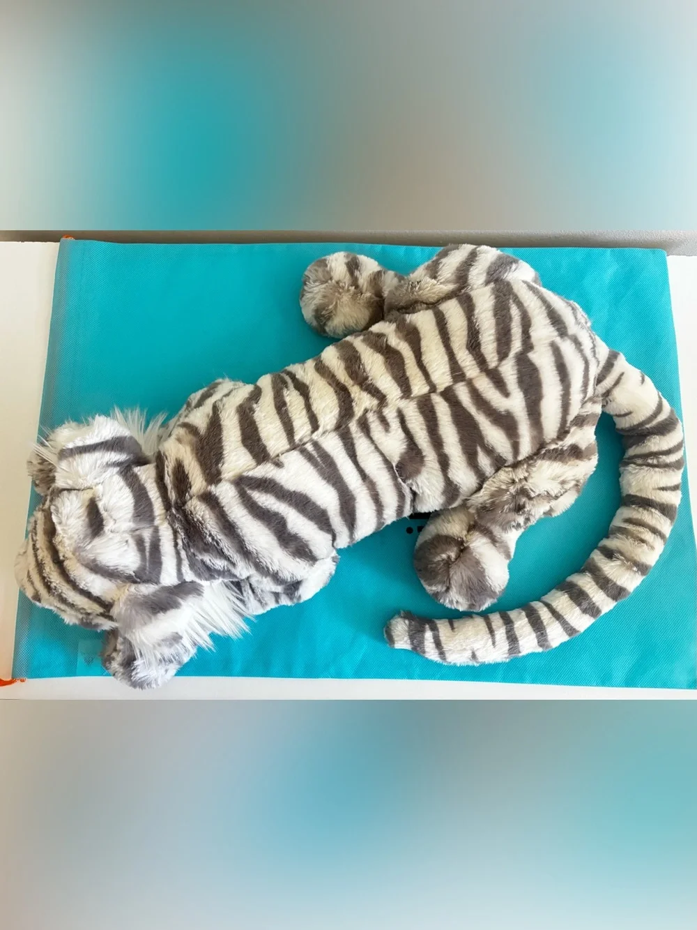 Jellycat Large Sacha Snow Tiger BNWT - 100% Authentic with Dust Bag